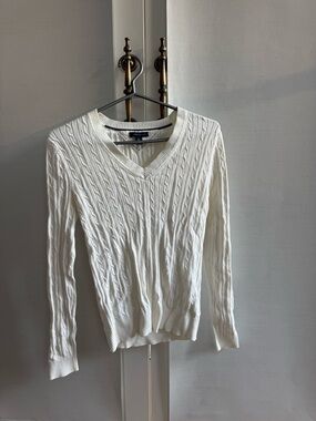 Tommy Hilfiger Classic Cream Cable-Knit V-Neck Sweater